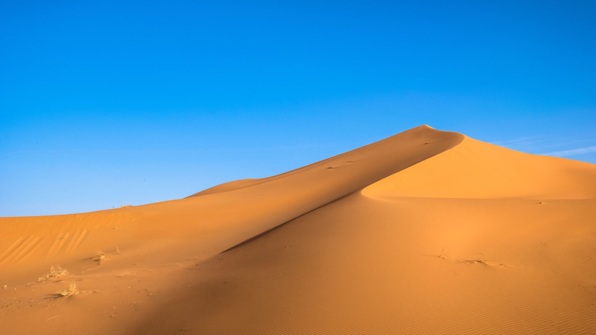 A Large Sand Dune With A Blue Sky In The Background Zoom Backgrounds Template